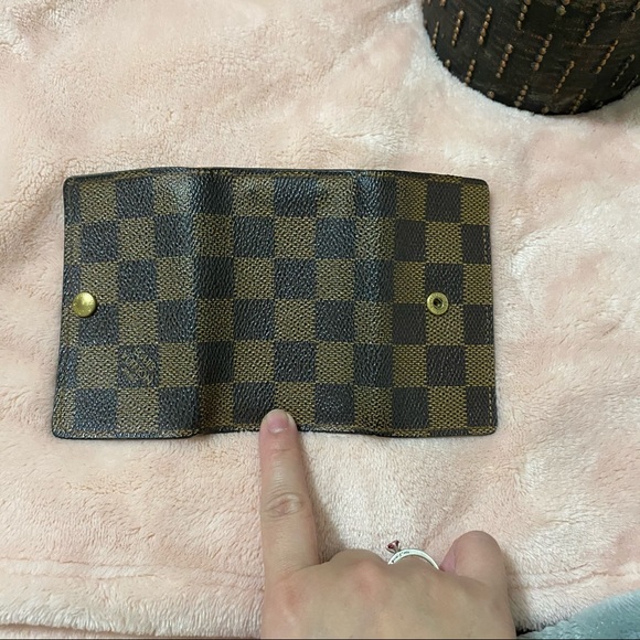 SOLD ON INSTAš¹Louis Vuitton 6 Key Holder Damier - Picture 5 of 11